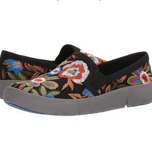 BareTraps Black Floral Slip-On Shoes